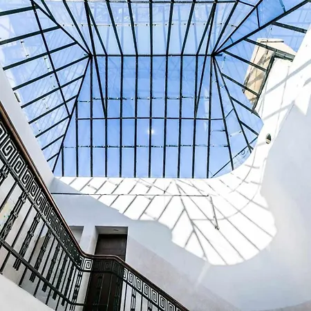 Stylish In Art Nouveau Building Apartamento