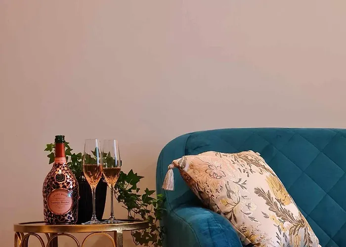 Dzīvoklis Stylish In Art Nouveau Building